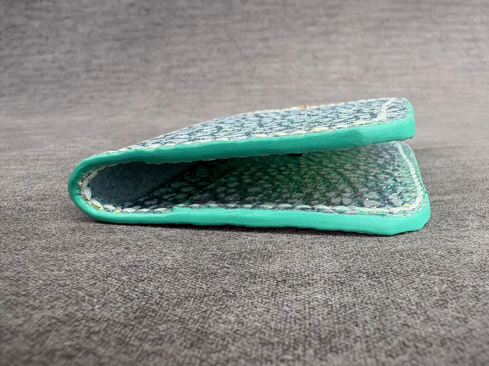 Fully Iridescent, photo 2 of 5